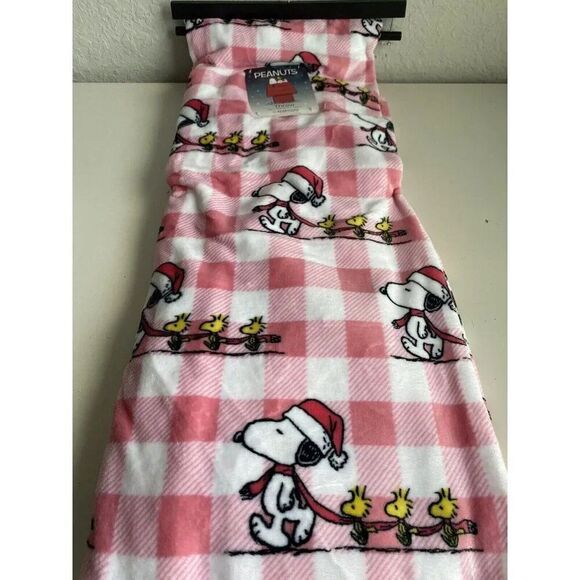 Peanuts Snoopy Woodstock Pink Holiday Throw Blanket Christmas 50 x 70” NEW - Picture 2 of 11